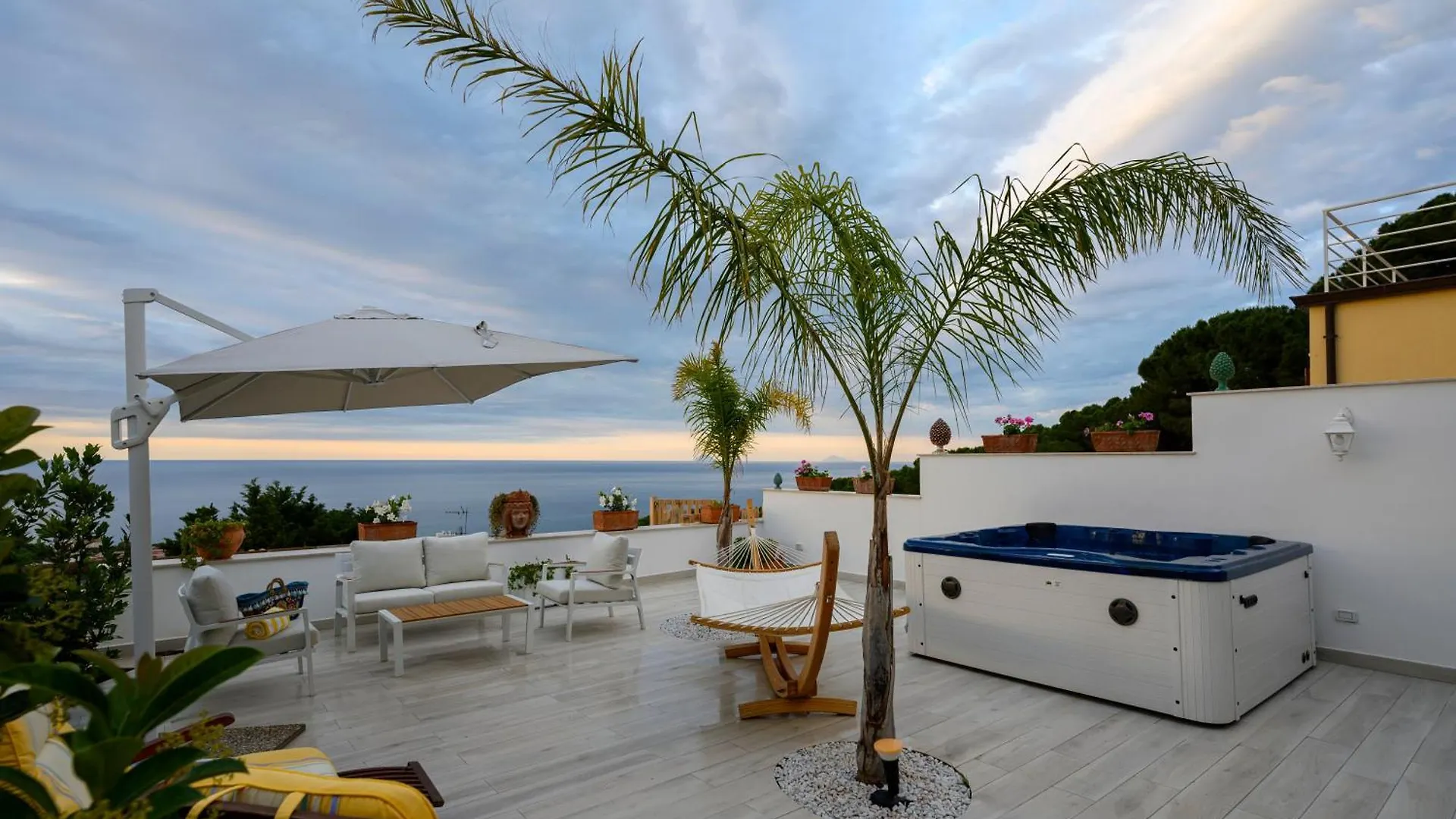 Bm Suite Villa Cefalu 0*,